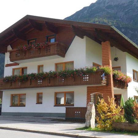 Haus Sonnenschein Apartment Holzgau Bagian luar foto