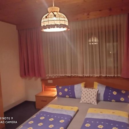 Haus Sonnenschein Apartment Holzgau Bagian luar foto