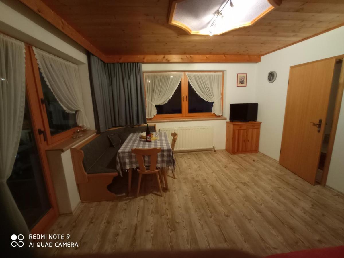 Haus Sonnenschein Apartment Holzgau Bagian luar foto